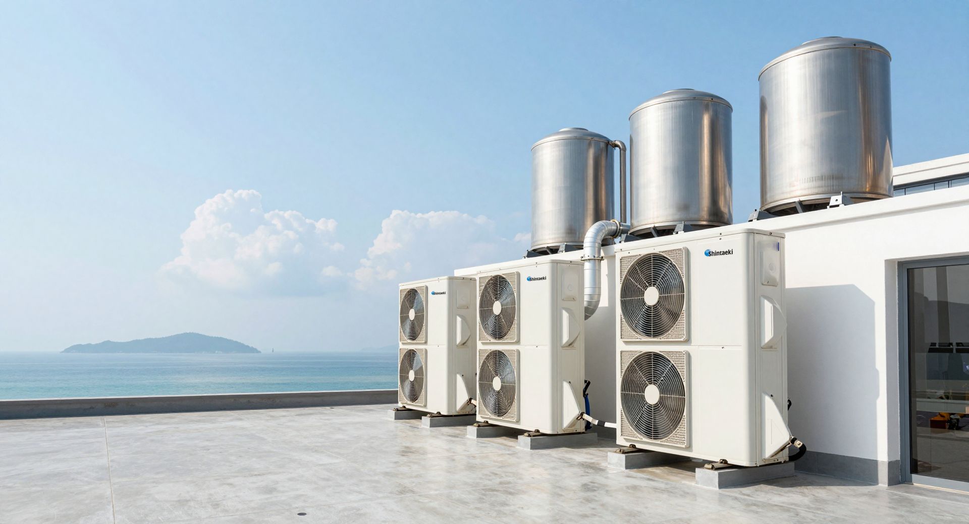 ชุด Heat Pump และถังเก็บน้ำร้อนบนดาดฟ้าโรงแรม