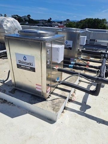 Heat Pump Shintaeki บนดาดฟ้าอาคาร