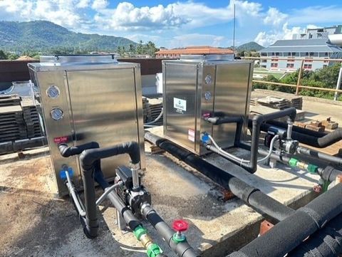 Heat Pump 2 เครื่องพร้อมระบบท่อบนดาดฟ้า